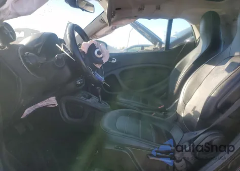 2016 Smart Fortwo z USA, uszkodzony, nr VIN WMEFJ5DA3GK066971